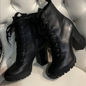 Steve Madden Black Lace-Up Chunky Heel Boots Size 8 or 8.5